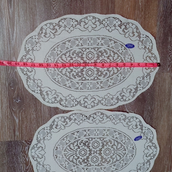 Vintage Quaker Lace Oval Placemats/Doilies - Picture 6 of 7
